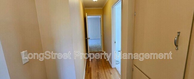 Building Photo - 6910 SW 11th Dr