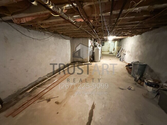 Building Photo - 2114 W Pacific St