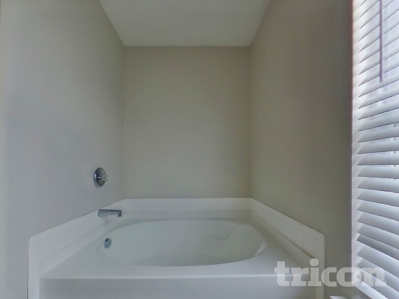 Building Photo - 9986 Split Rock Way