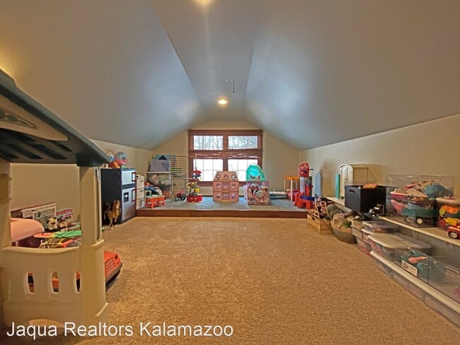 Building Photo - 4 br, 3.5 bath House - 7270 Owen Drive