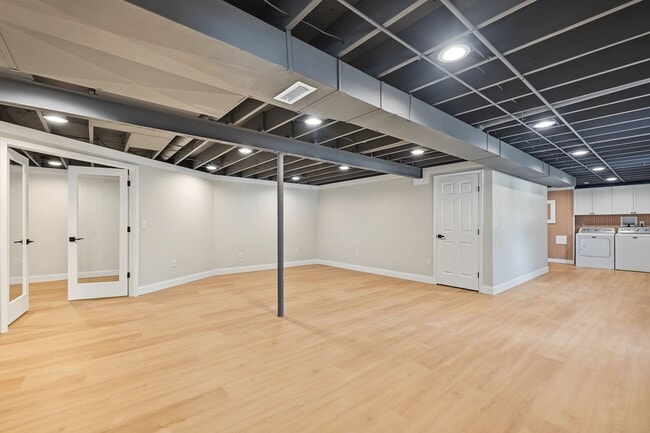 Building Photo - 2949 White Stable Dr