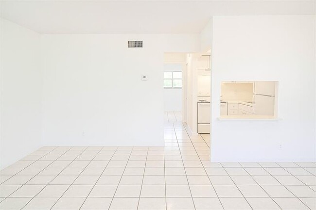 Building Photo - 1151 NE 17th Ct