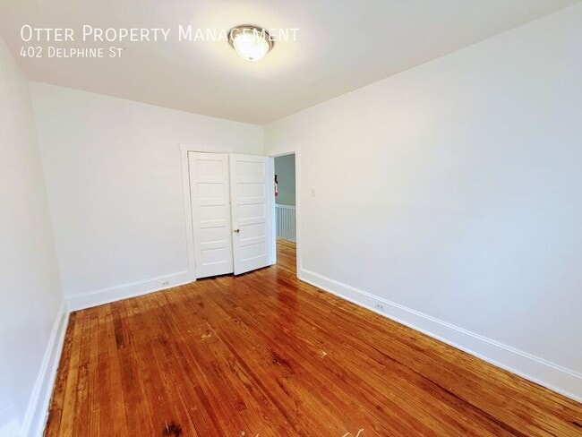 Building Photo - 402 Delphine St