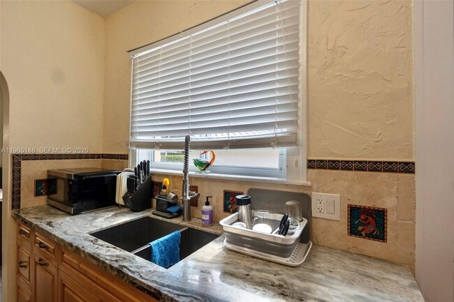 Building Photo - 906 Genoa St