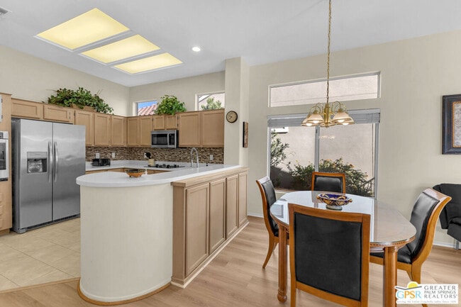 Building Photo - 37468 Westridge Ave