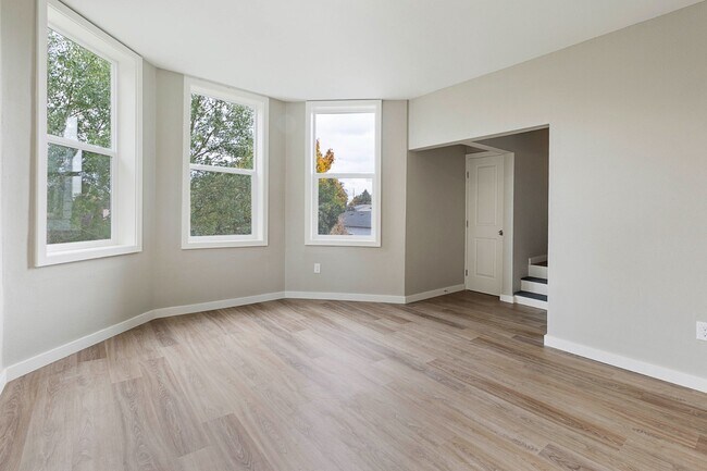 Building Photo - Charming 3BR Home in Heart of Tacoma - Mod...
