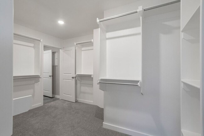 Building Photo - New Beginnings Start At AMRR: Spacious 3 bedroom in Midland!