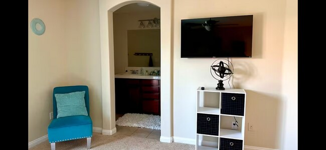 Building Photo - Super Great Deal on this fully furnished 4 BD 2 BA house with a Pool and Solar