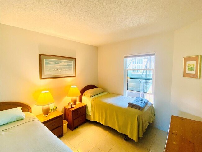 Building Photo - 1515 Pinellas Bayway S