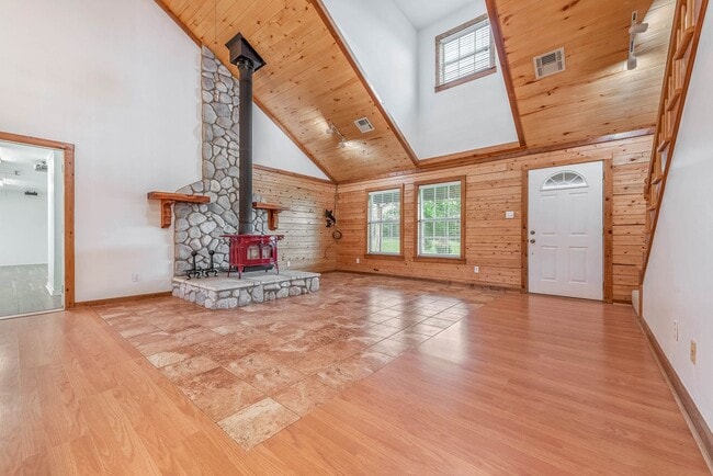 Building Photo - 10 acres with 3/2 cabin for rent in Navaso...