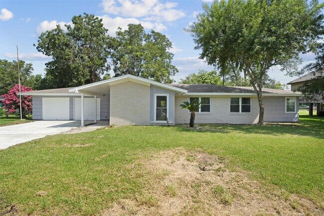 Primary Photo - 606 Meadowlawn St