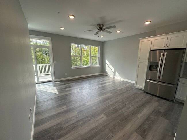 Building Photo - 3501 Sussex Dr