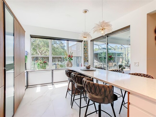 Building Photo - 790 Carmel Ln