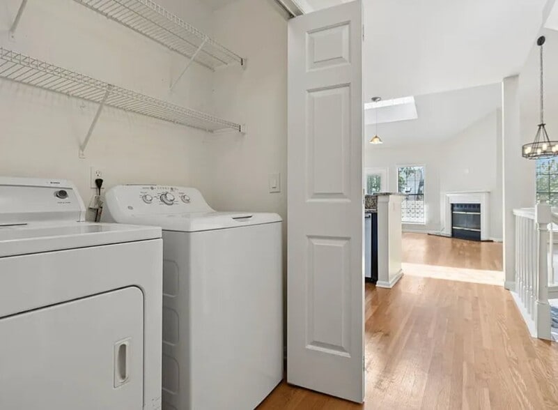 Building Photo - 231 Glenstone Cir