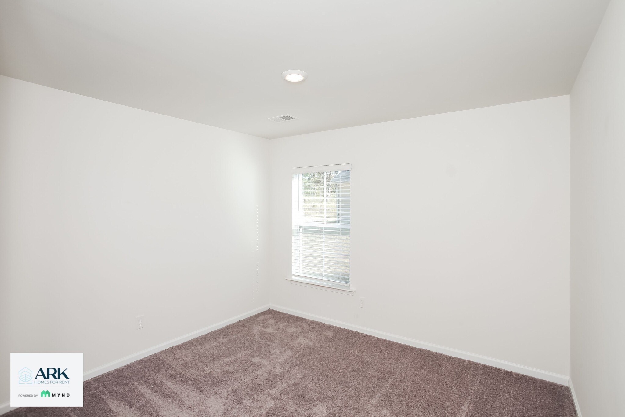 Building Photo - 1307 Lakeshore Dr