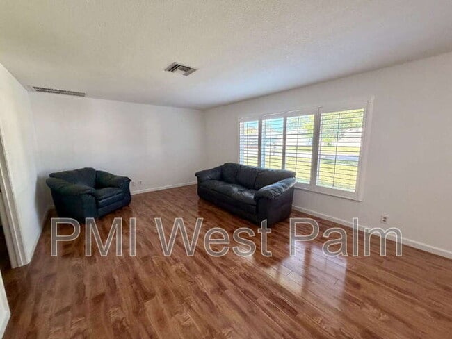 Building Photo - 147 Sunflower Cir