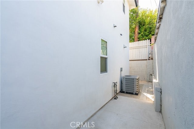 Building Photo - 8421 Bleriot Ave