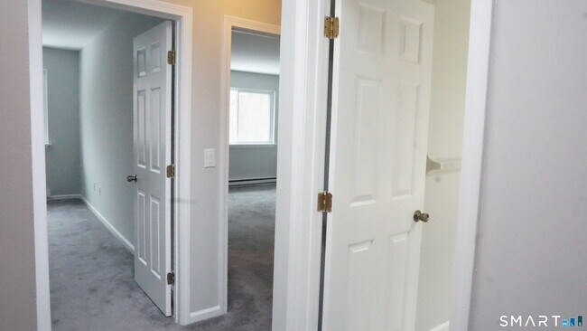 Building Photo - 234 Willow Springs