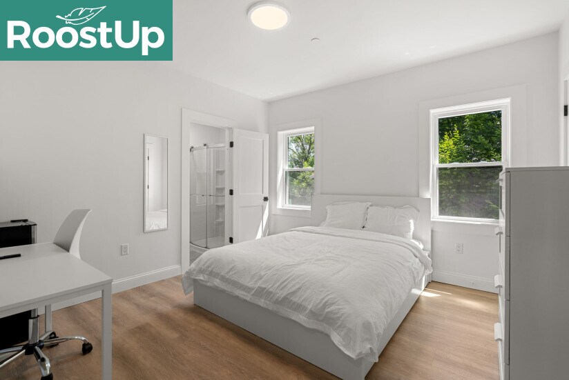 Building Photo - RoostUp Furnished Private Bedroom with Pri...