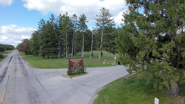 Building Photo - 2820 St James Ln