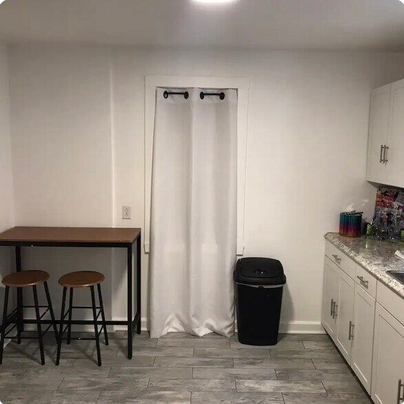 unit 3 - 240 South Ave