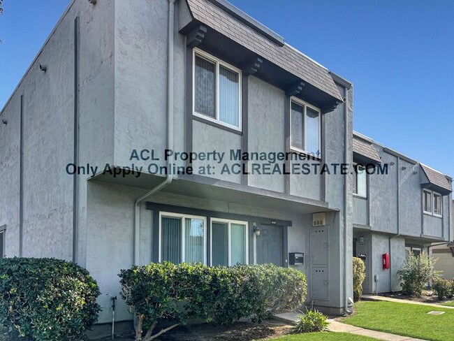 Primary Photo - Spacious & Upgraded 4-Bedroom Townhouse in...