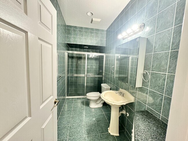 Building Photo - 702 Via Toscana Via