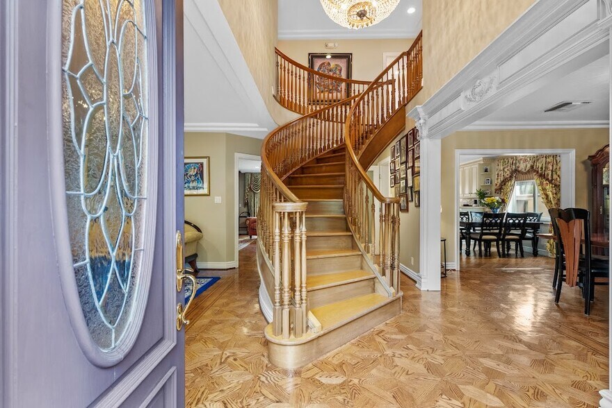 Building Photo - 1617 N Orange Grove Ave