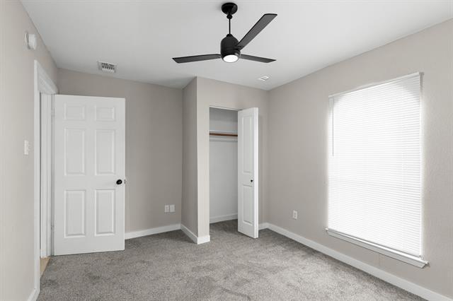 Building Photo - 1002 Wembley Rd