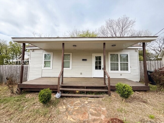 Building Photo - 506 Alpha St S