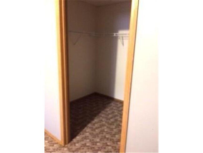 Building Photo - 109 E Luverne St