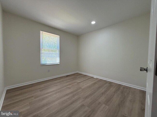 Building Photo - 4 Bright Star Ct