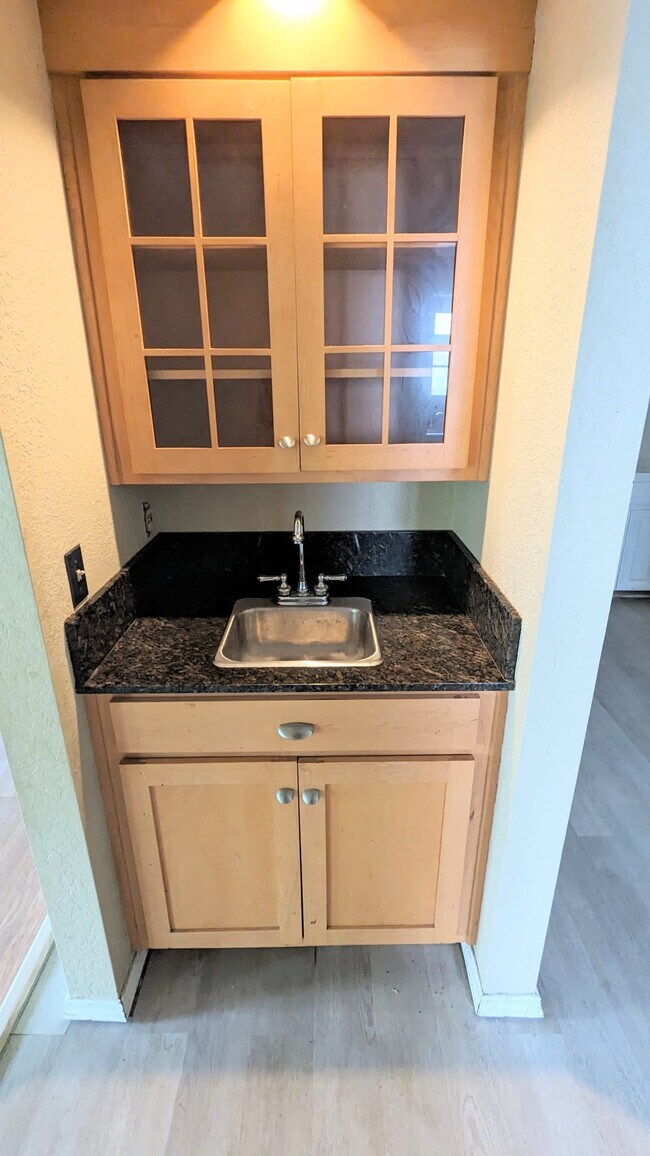 Building Photo - 7720 S Lakewood Ave