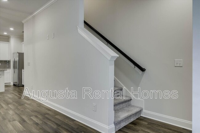 Building Photo - 504 Vinings Dr