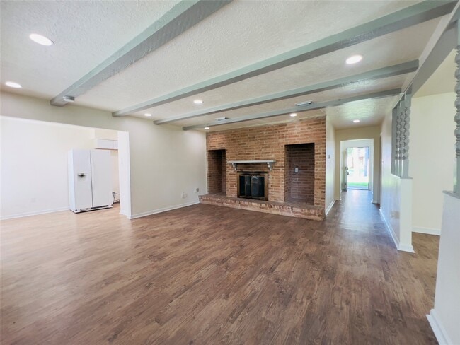 Building Photo - 17014 Forest Bend Ave