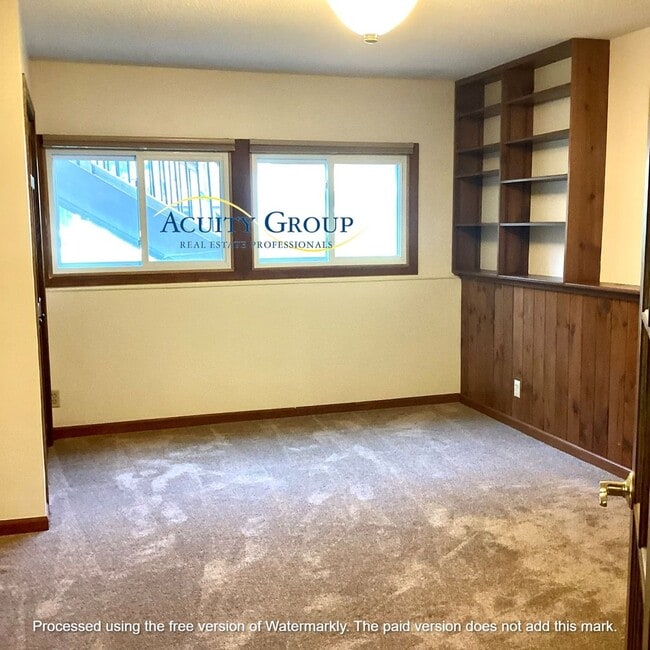 Building Photo - 3BR, 2BA Split Level Home