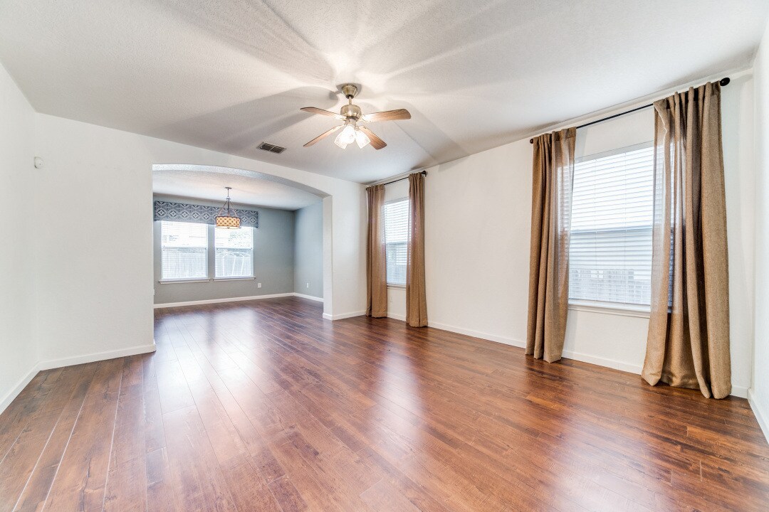 Building Photo - 10811 Marot Fld