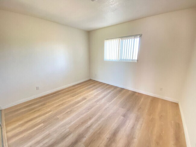 Building Photo - *Special* Charming 2 bedroom 2 bathroom Condo in Oceanside!