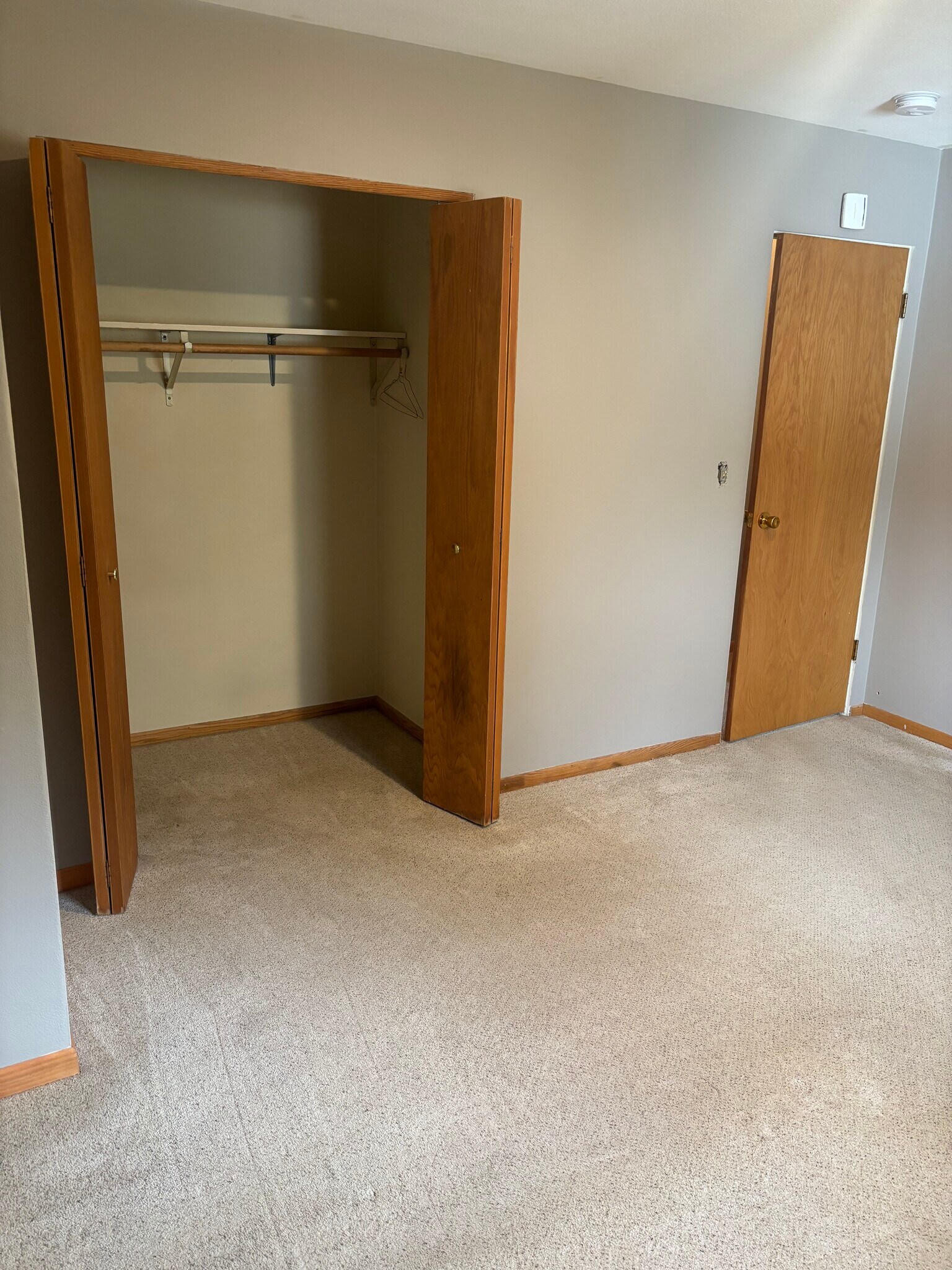 Building Photo - 322 W 5th St