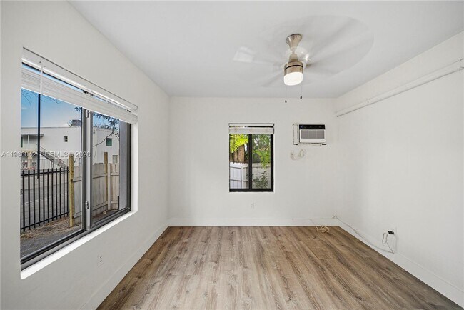 Building Photo - 570 NE 69th St