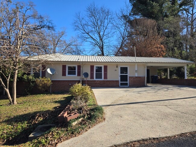 Building Photo - 24 Pine Cir