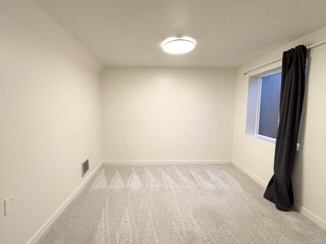 Building Photo - 11299 Woodhill Dr