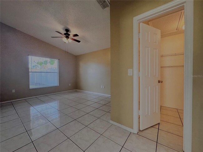Building Photo - 2619 Spring Hill Dr