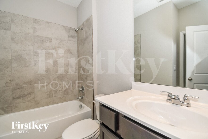 Building Photo - 2721 Copperwood Ave