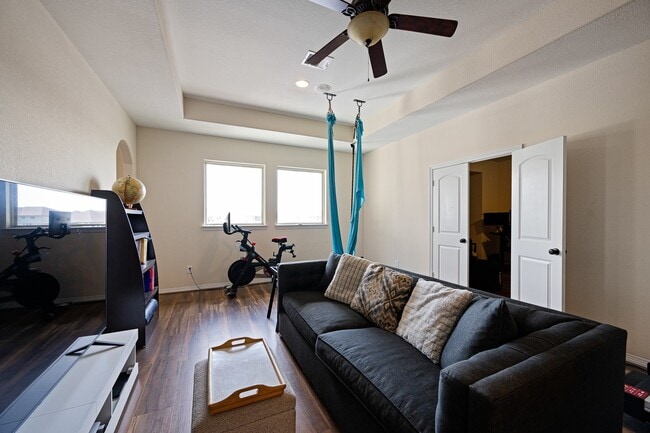 Building Photo - 4627 Miramar Dr