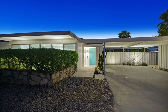 Building Photo - Mid-Century Steel Oasis in Palm Springs (Monthly Only - No Long Term)