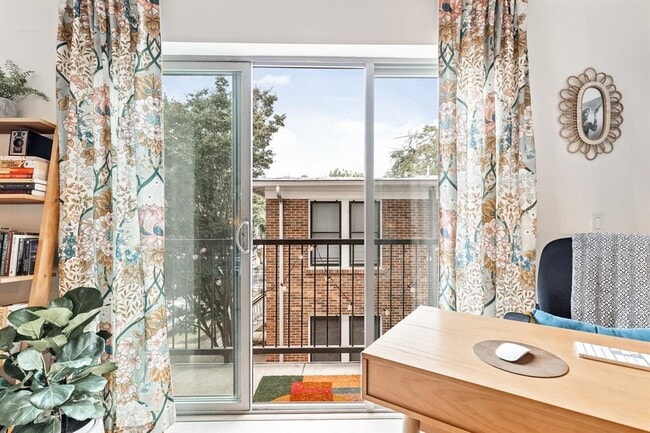 Building Photo - 908 Nueces St