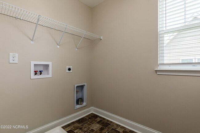 Building Photo - 290 Brentmoor Dr