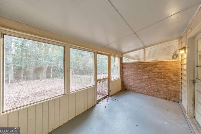 Building Photo - 245 Kimberly Way SW