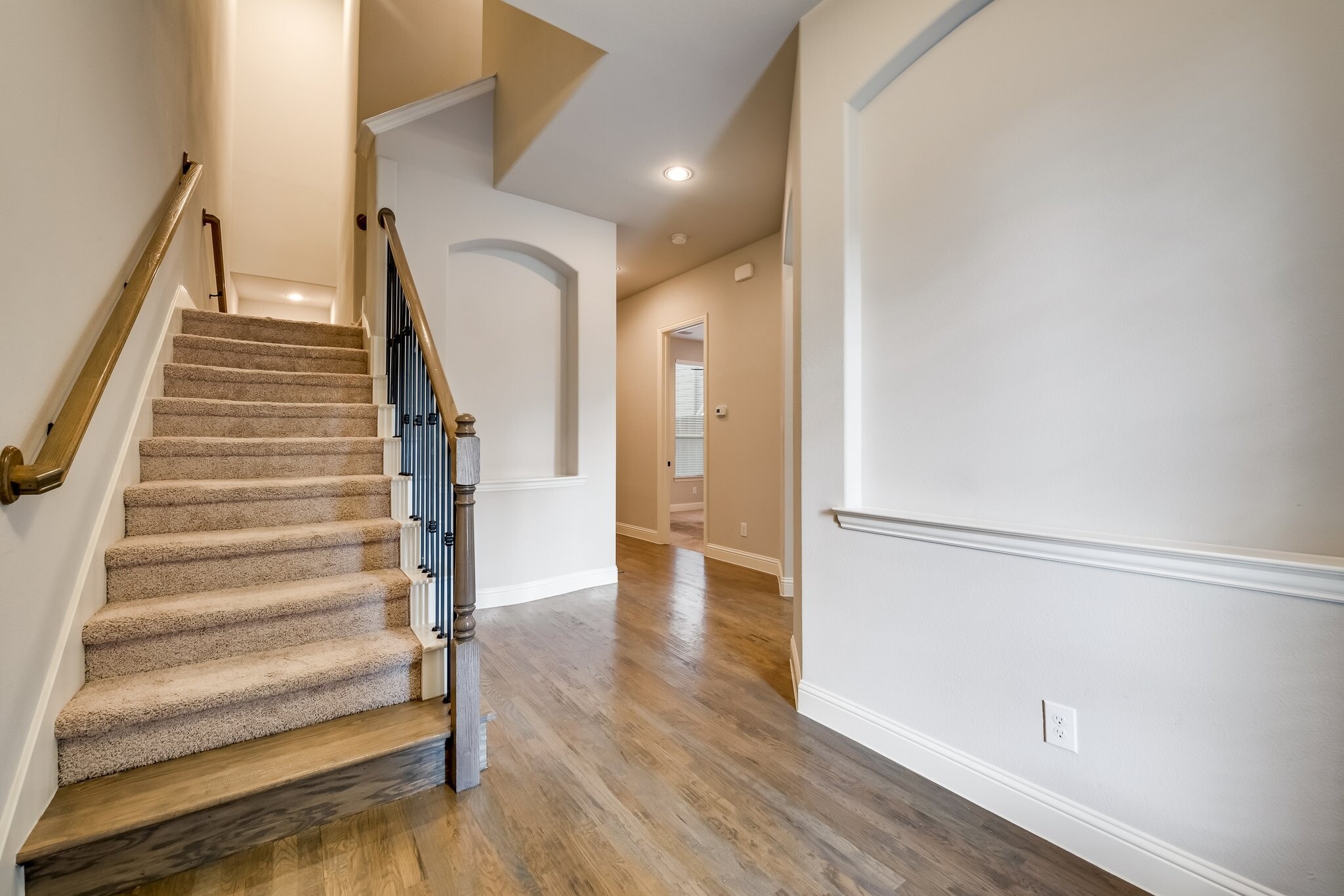 Building Photo - 923 Whitehall Dr